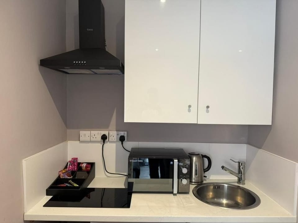 Suite, 1 Queen Bed | Private kitchen