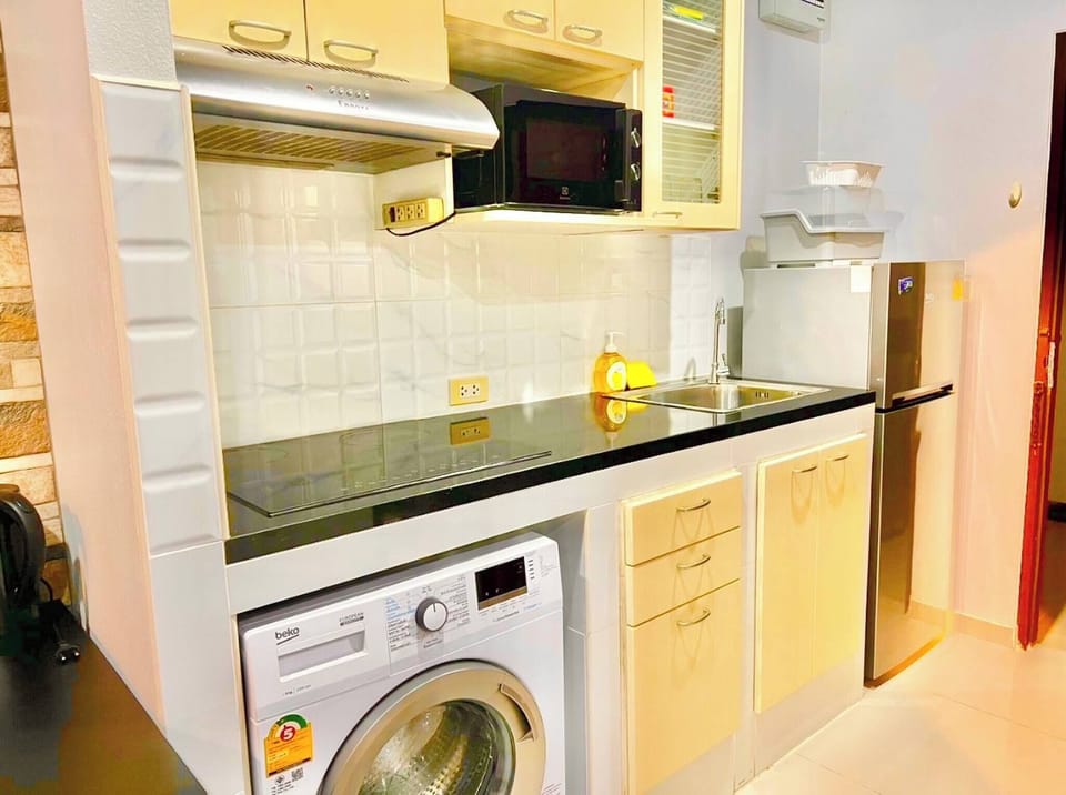 Condo, 1 Bedroom, Balcony | Private kitchen