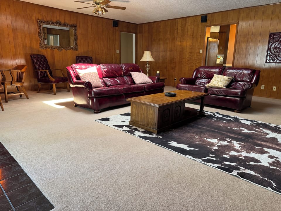 Cozy Family Lounge