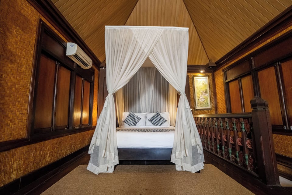 Deluxe Suite, Garden View | Desk, laptop workspace, free WiFi