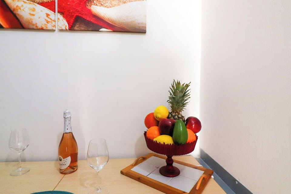 Fruit, Produce, Natural Foods, Picture Frame, Food, Apple, Still Life