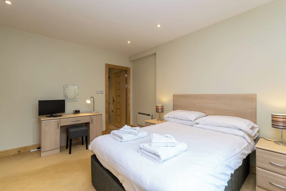 Basic Room, 1 King Bed, Non Smoking | Free WiFi
