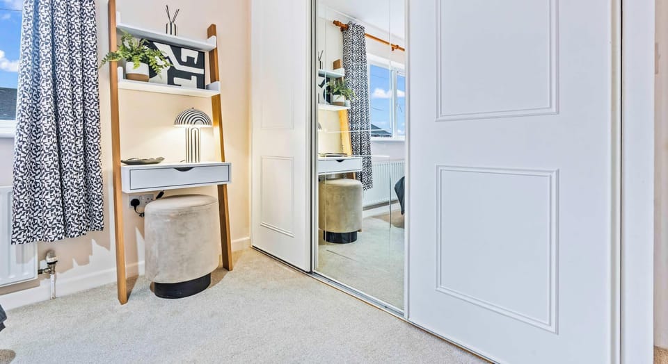IDEAL FOR BUSINESS TRAVELLERS AND REMOTE WORKERS
