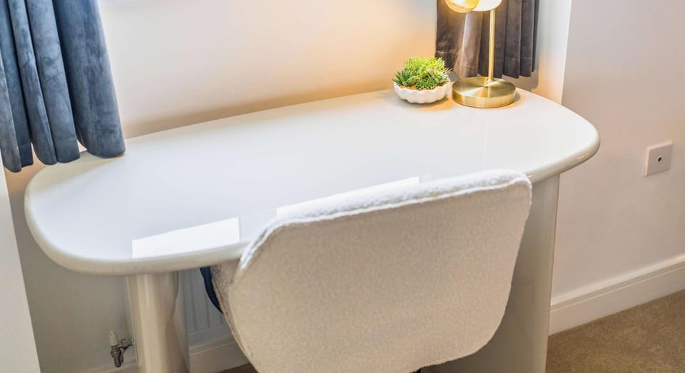 ANOTHER WORKSPACE FOR GUESTS