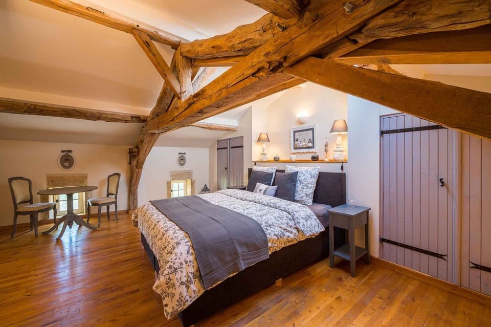 Comfort Suite, 1 Queen Bed, Private Bathroom | Free WiFi