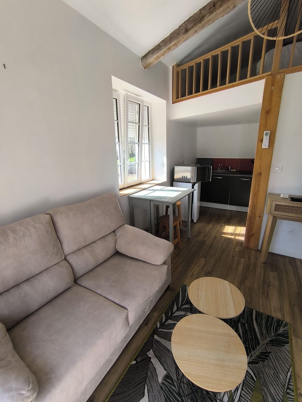 Apartment, 1 Queen Bed, Non Smoking, Pool Access | Living area | 25-cm TV with satellite channels