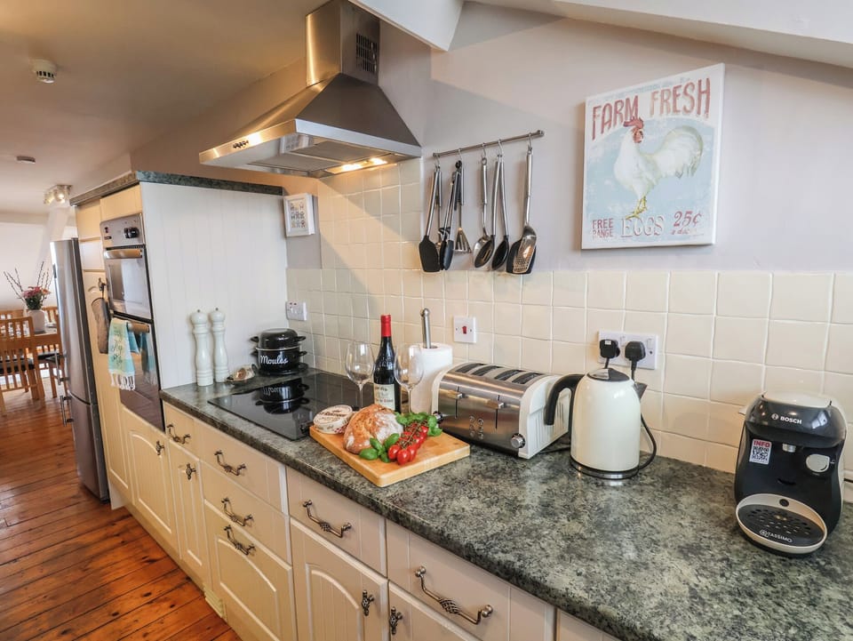 Cookware/dishes/utensils