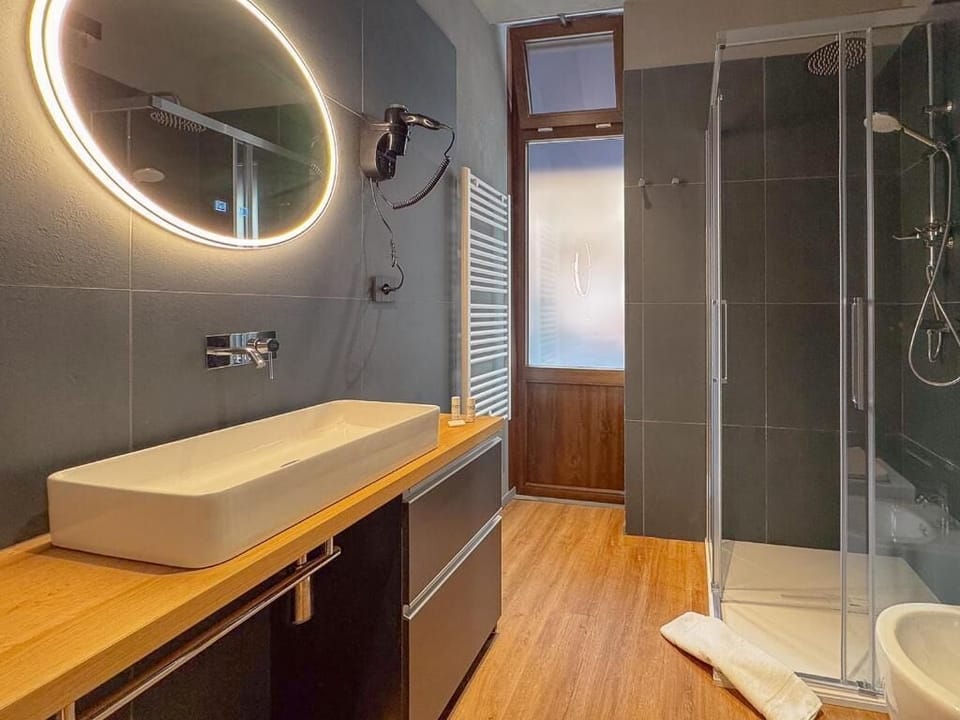 Premium Double Room | Bathroom | Shower, rainfall showerhead, hair dryer, bidet