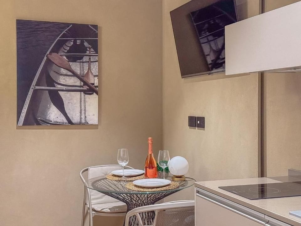 Deluxe Double Room | Private kitchen | Mini-fridge, espresso maker, coffee/tea maker, electric kettle