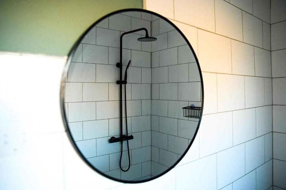 Double Room, Non Smoking, Air conditioning | Bathroom | Towels, soap, shampoo, toilet paper