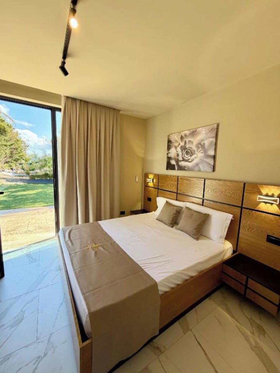 Soundproofing, free WiFi, wheelchair access
