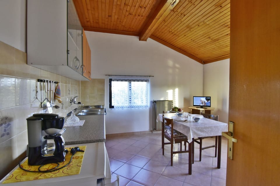 Apartment, 1 Bedroom, Smoking, Patio | Interior