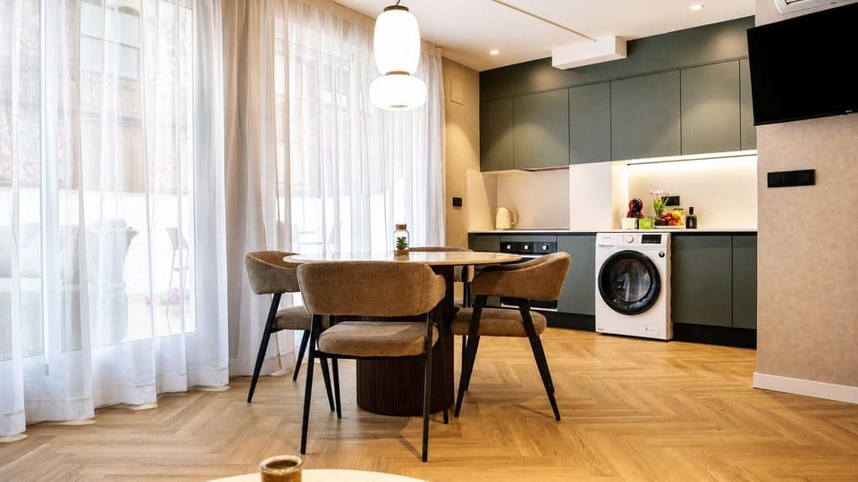 Penthouse, 1 Bedroom, City View | Dining room