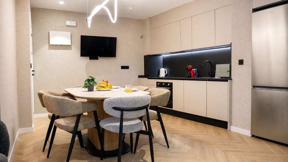 Penthouse, 2 Bedrooms, City View | Private kitchen