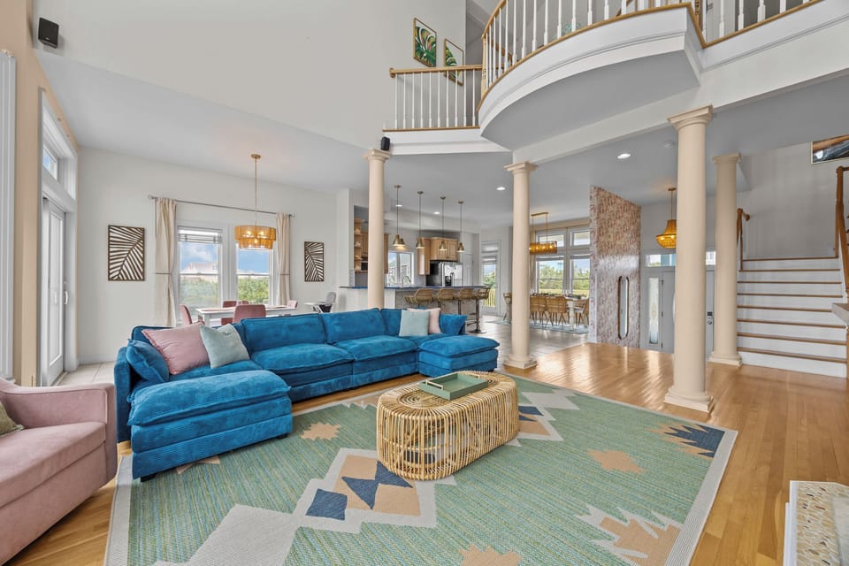 HIAV11: Surfside Playhouse | Mid Level Living Area