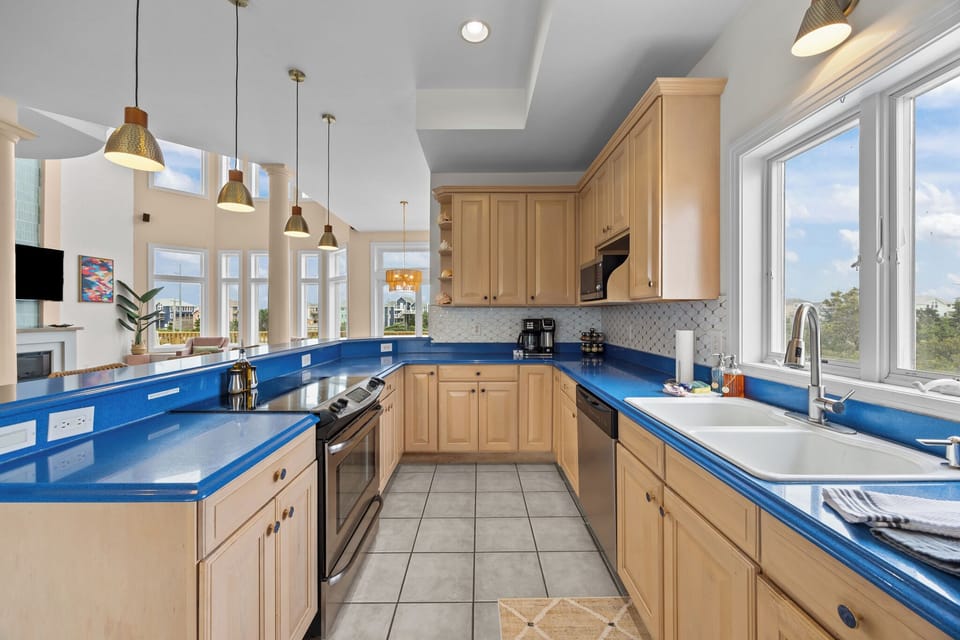 HIAV11: Surfside Playhouse | Mid Level Kitchen