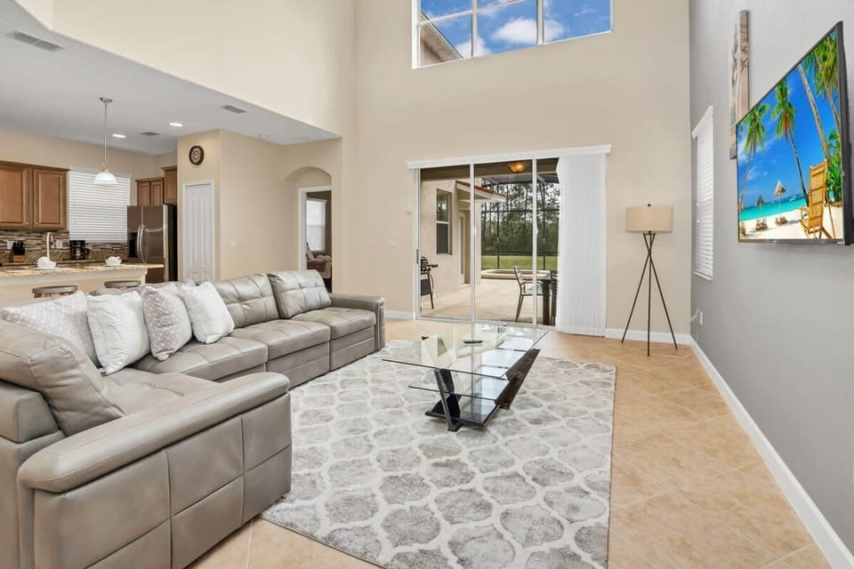 House (5 Bedrooms) | Interior