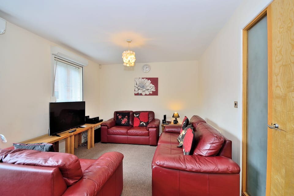 Classic Townhome, 3 Bedrooms | Living area