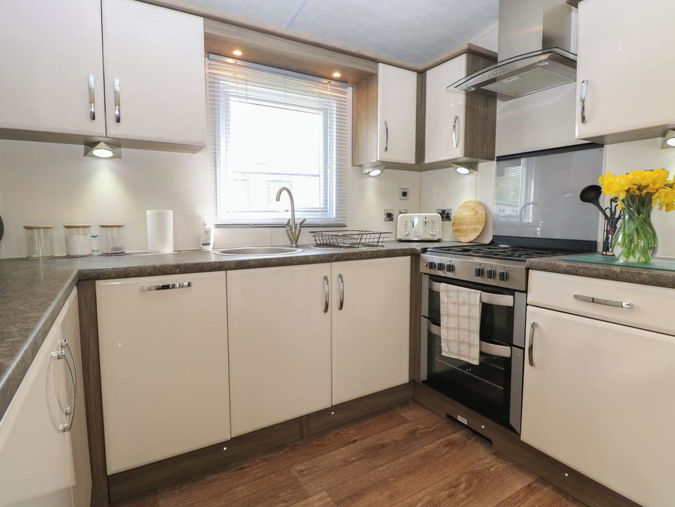 Dishwasher, cookware/dishes/utensils