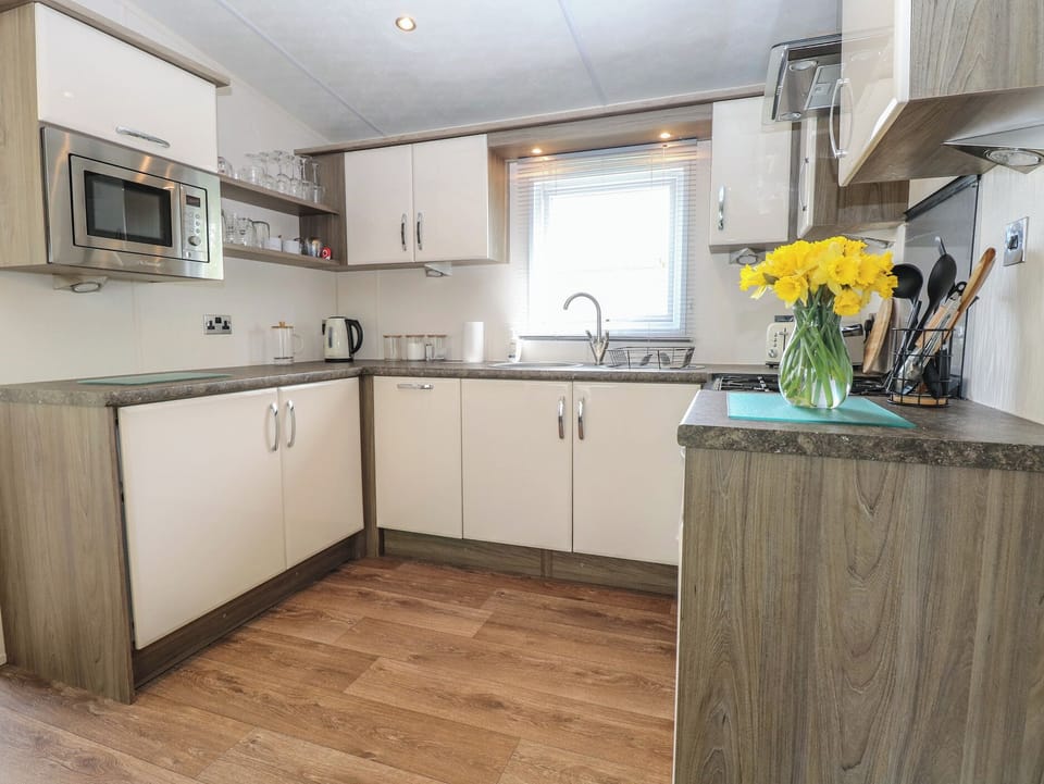 Dishwasher, cookware/dishes/utensils