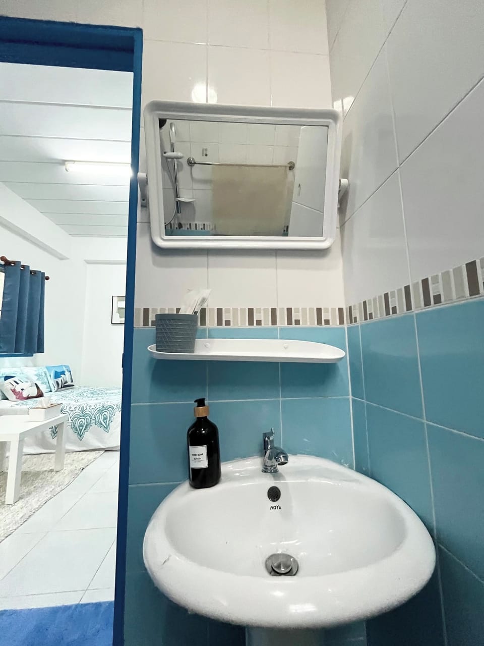 107 Budget Room Utilities Balcony in Ratchada Apartment in Bangkok