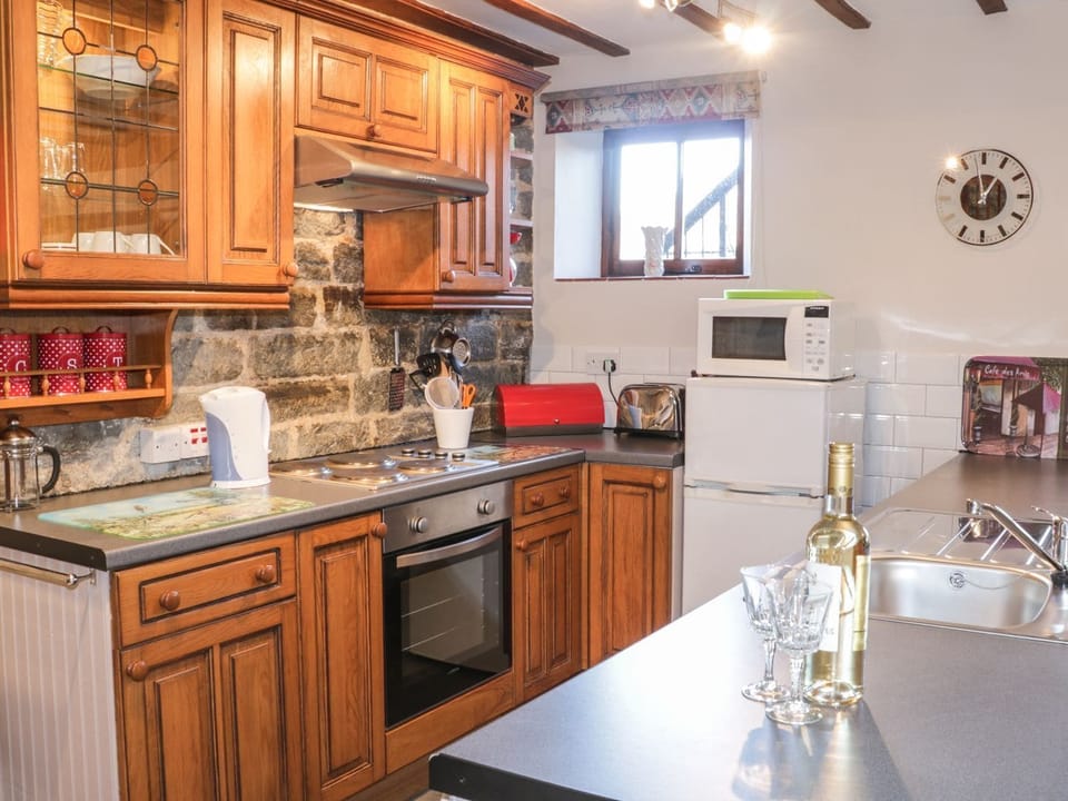 Dishwasher, cookware/dishes/utensils