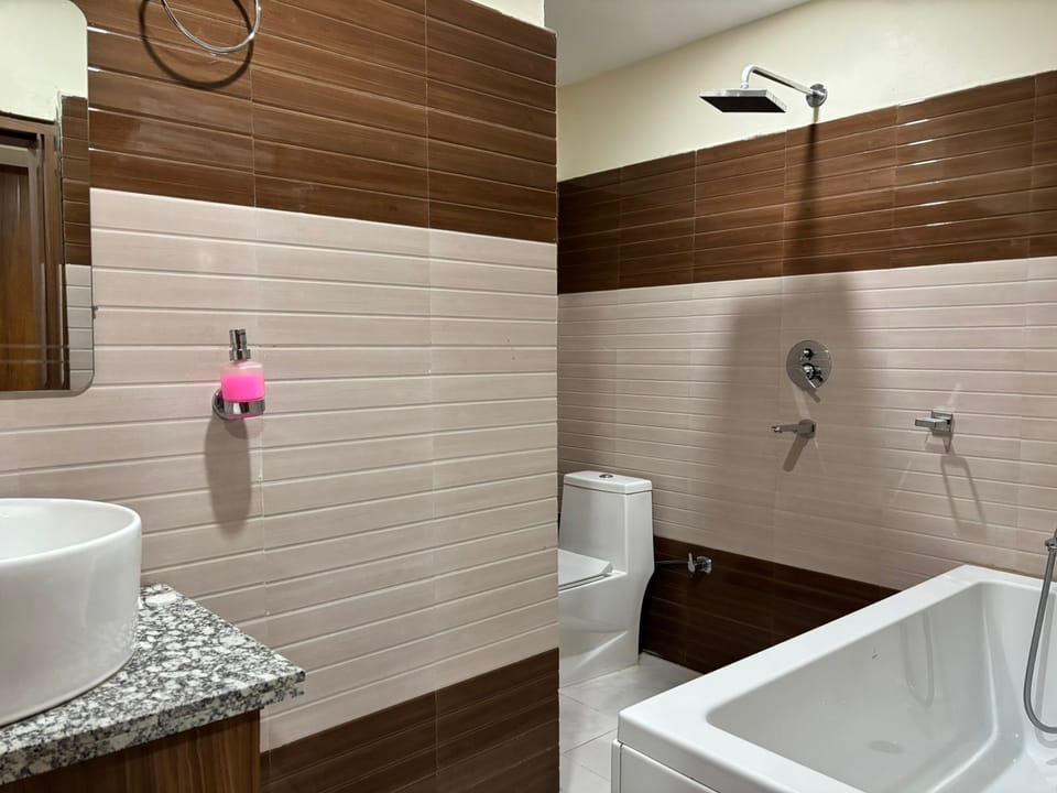 Luxury Suite, Balcony, City View | Bathroom