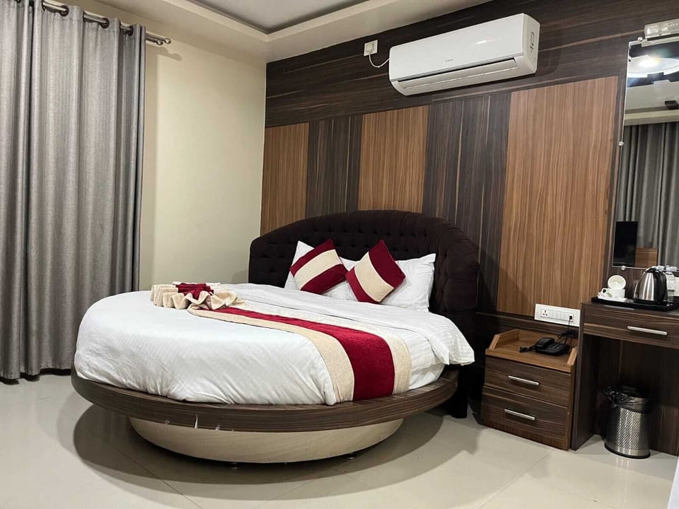 Luxury Suite, Balcony, City View | Free WiFi