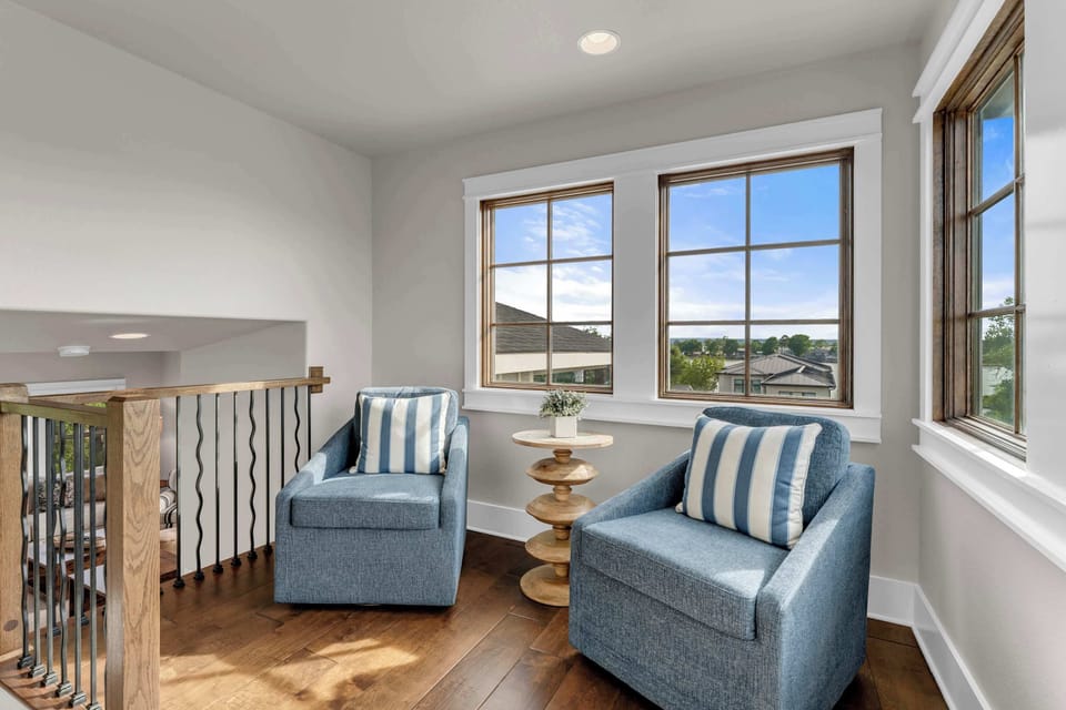 Perfect nook area for morning coffee with a view!