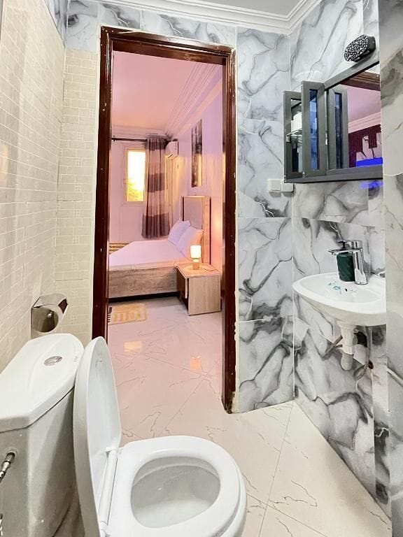 Towels, soap, shampoo, toilet paper