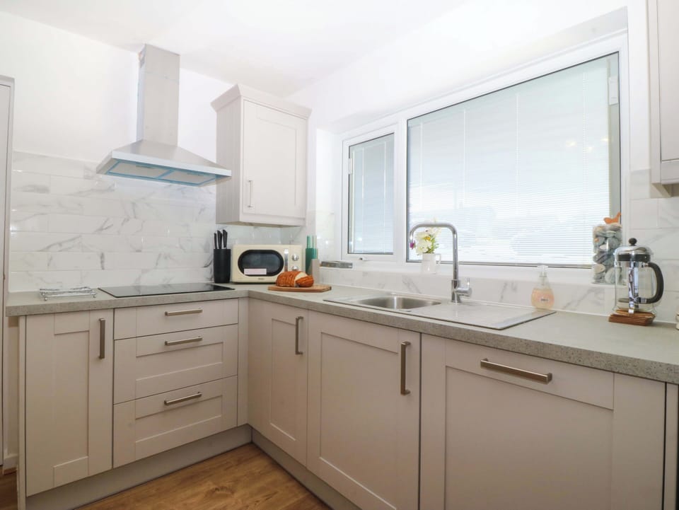 Dishwasher, cookware/dishes/utensils
