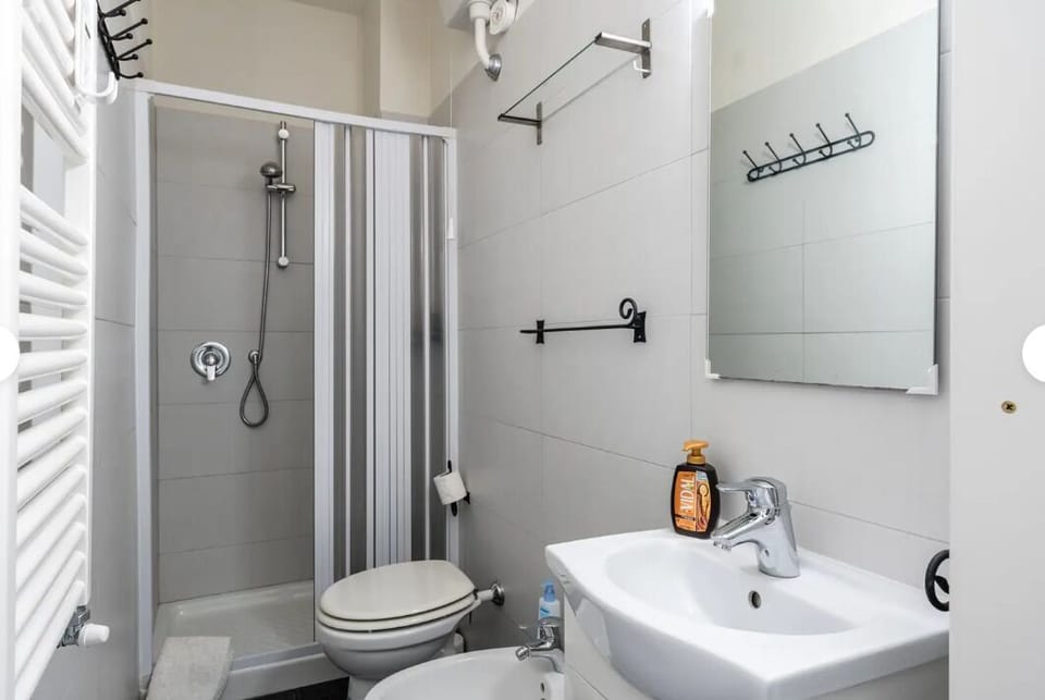 Classic Room, 2 Twin Beds, Garden View | Bathroom | Shower, hair dryer, towels, soap