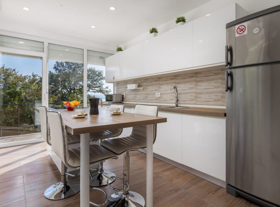 House (Holiday Home Nikas) | Private kitchen | Fridge