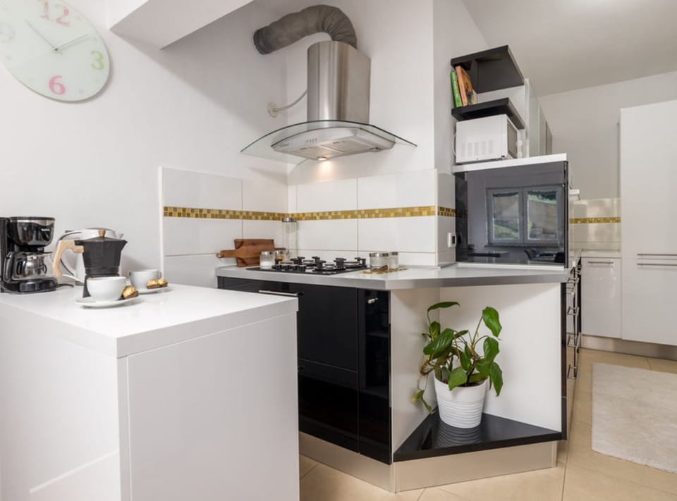 House (Holiday Home Nikas) | Private kitchen | Fridge