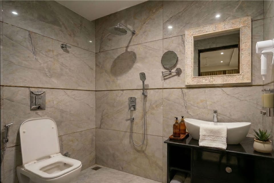 Deluxe Double Room, Garden View | Bathroom | Free toiletries, hair dryer, slippers, towels