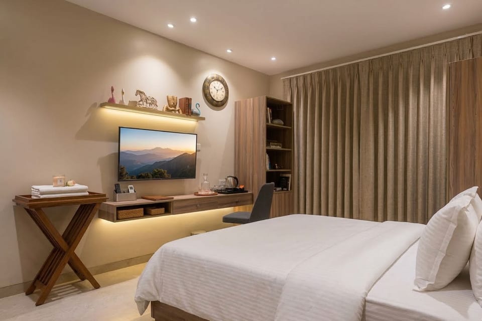 Deluxe Double Room, Garden View | Laptop workspace, blackout drapes, iron/ironing board, free WiFi