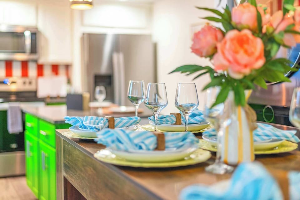 It’s the little things that make a stay feel like home. Enjoy a beautifully set table with fresh floral touches and bright, cheerful accents—ready for your first vacation meal.