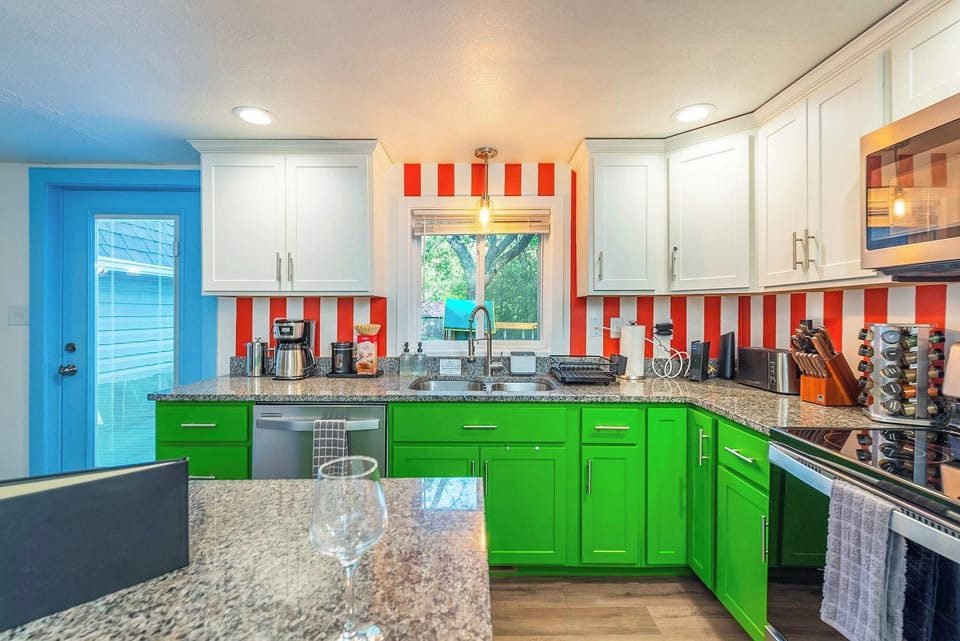 High-End & Fully Equipped – Whether you're making a quick snack or a full meal, this kitchen has everything you need with luxury appliances and plenty of storage.
