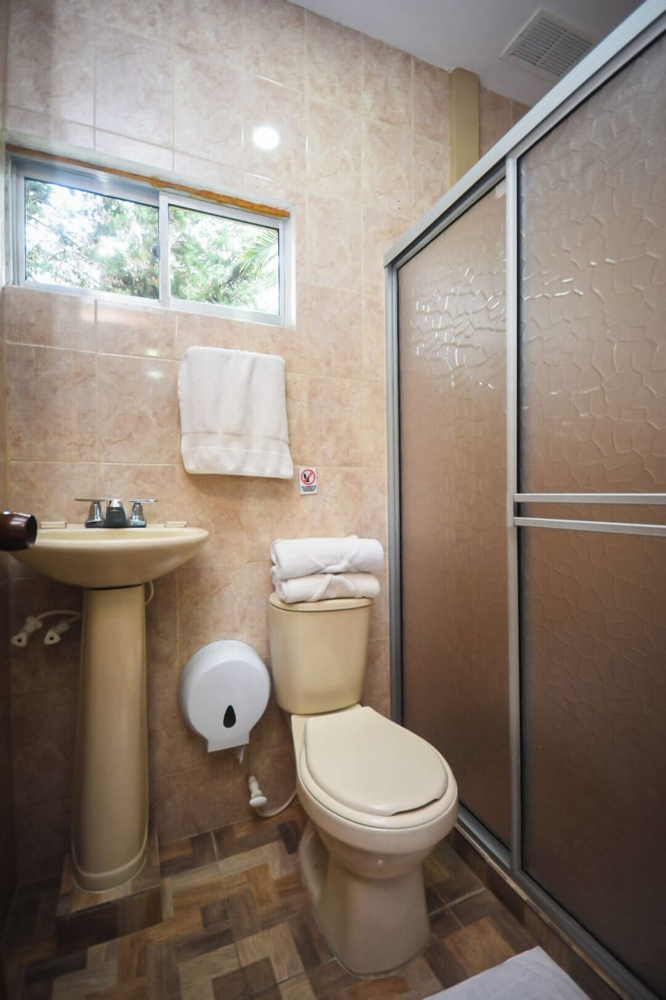 Standard Quadruple Room | Bathroom