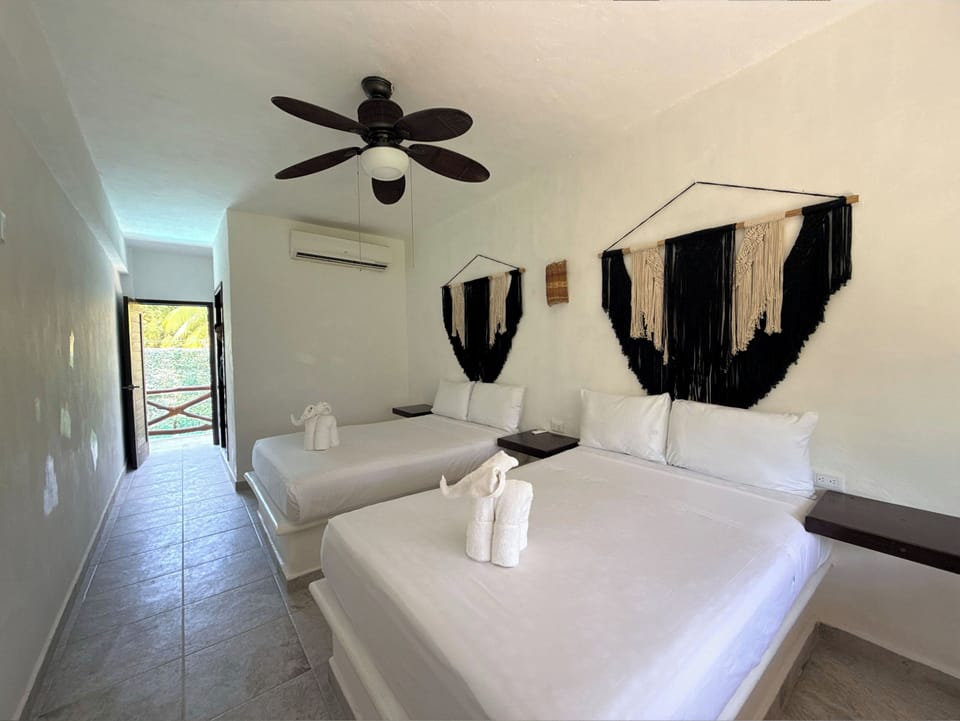 Deluxe Double Room | WiFi (free), bed sheets