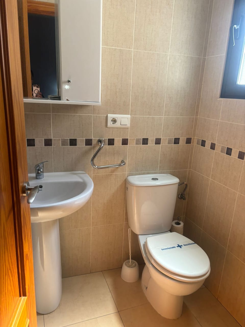 Basic Double or Twin Room, City View | Bathroom | Towels, soap, shampoo, toilet paper