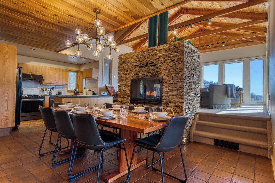 Luxury Cabin | In-room dining