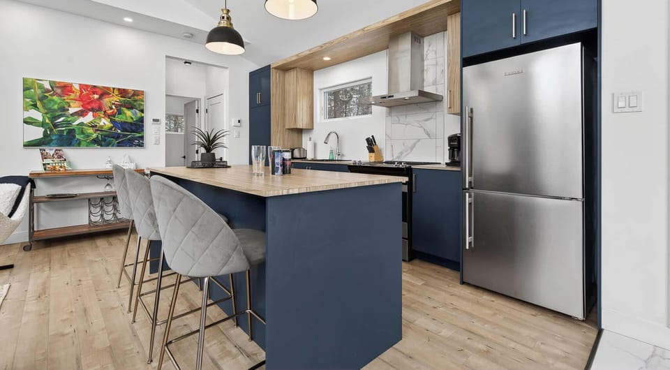 “Everything is well thought-out and placed. The fireplace was wonderful, bedrooms were large and comfortable, kitchen area was fantastic as well. Probably one of the best chalets in the area. Beautiful, fantastic experience." Catherine (Montréal)