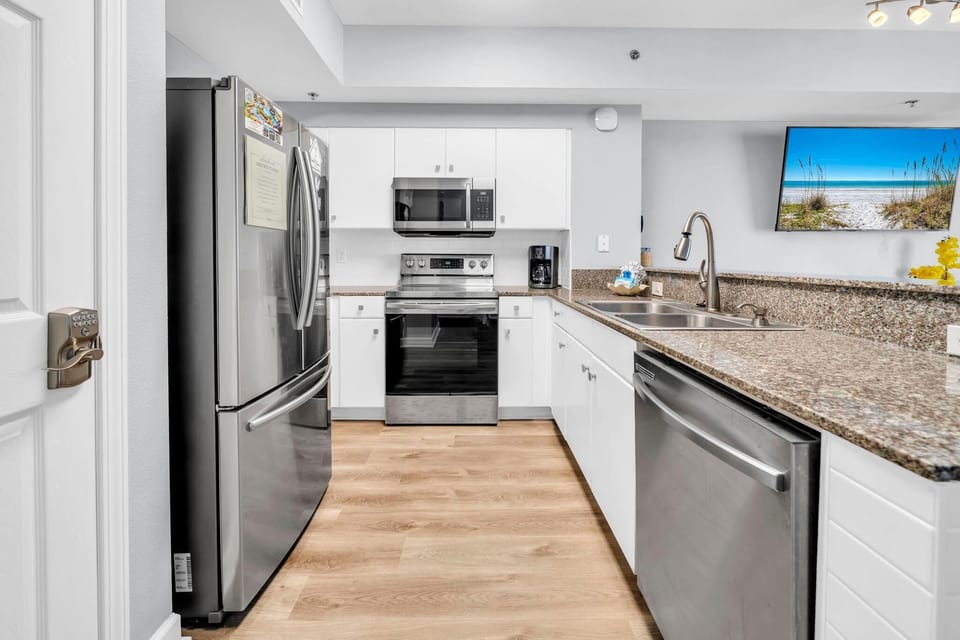 Condo, 1 Queen Bed with Sofa bed (Shores of Panama 925) | Private kitchen