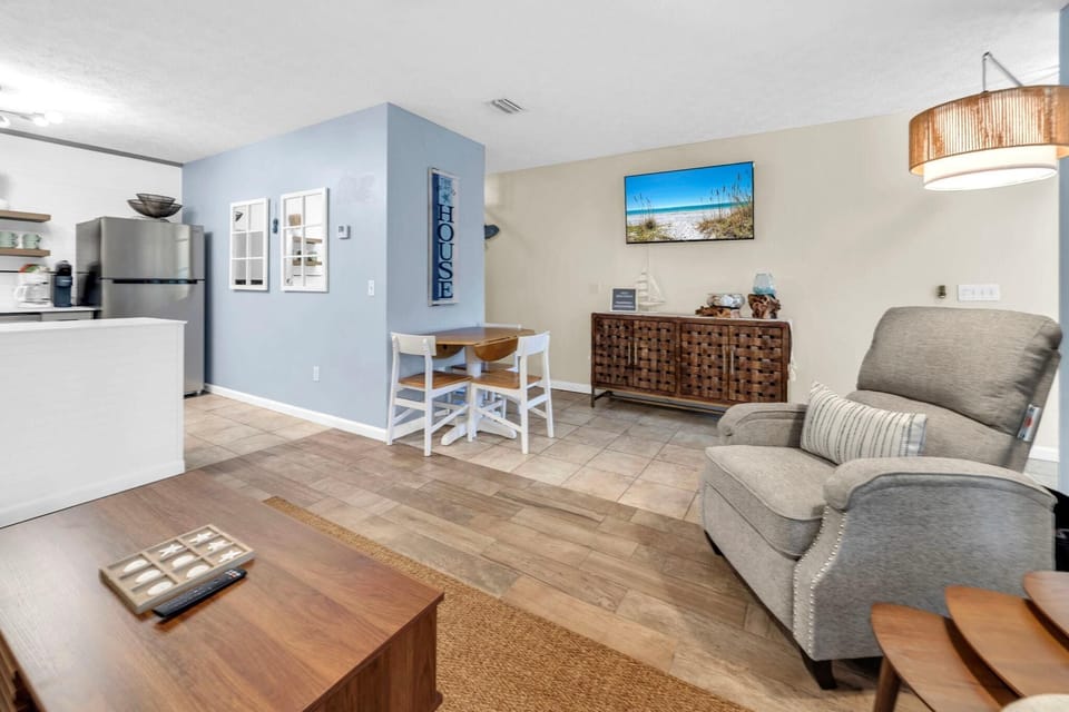 Condo, 1 King Bed with Sofa bed (Horizon South 59-104 -Shambala) | Living area