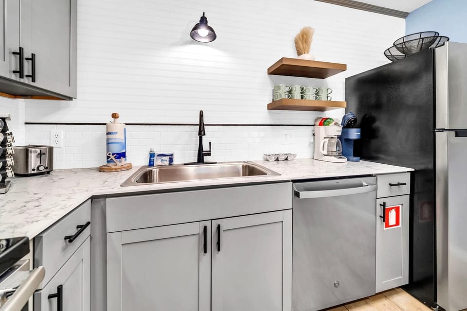 Condo, 1 King Bed with Sofa bed (Horizon South 59-104 -Shambala) | Private kitchen