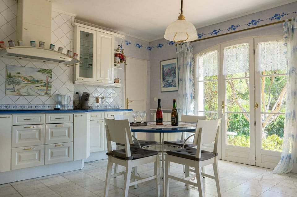 Villa Des Vignes image