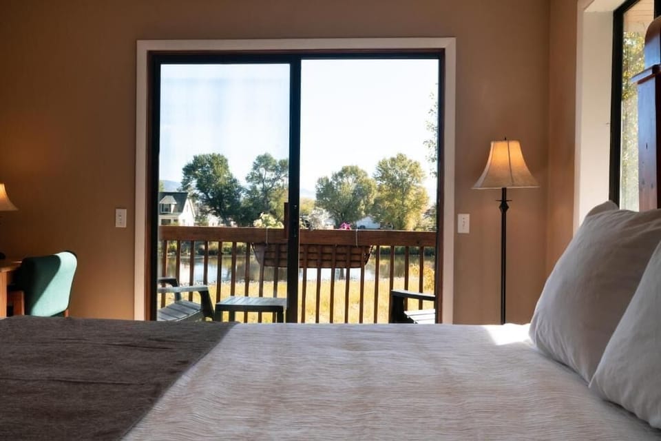 Signature Room, Balcony, River View | Laptop workspace, iron/ironing board (on request), WiFi (free)