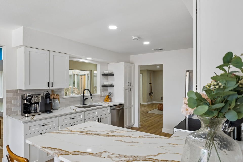 Chef’s Dream Kitchen – Fully stocked with high-end appliances and plenty of cabinetry, making cooking a breeze.
