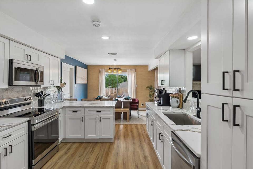 Spacious & Modern – Enjoy a well-equipped kitchen with premium appliances and ample cabinetry for all your cooking needs.
